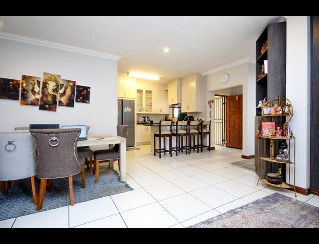 3 BEDROOM TOWNHOUSE FOR SALE IN THATCHFIELD